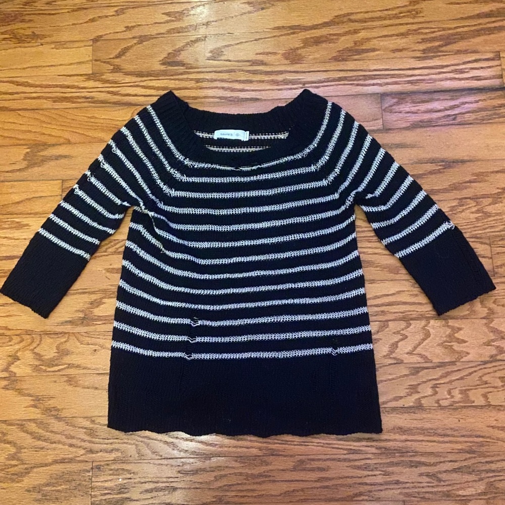 Laurie b. Women’s Sweaters Scoop Neck